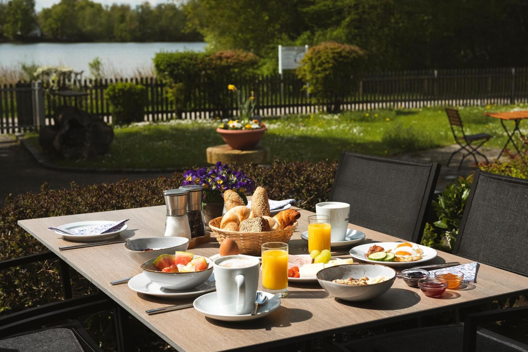 Sopherl Am See - Fruehstueck Auf Der Seeterrasse, Sehr Ruhig Und Wunderschoen Am See, 3 Minuten Nach Oberpfaffenhofen, Viele Radtouren, Restaurants & Cafes In Der Umgebung Weßling Εξωτερικό φωτογραφία